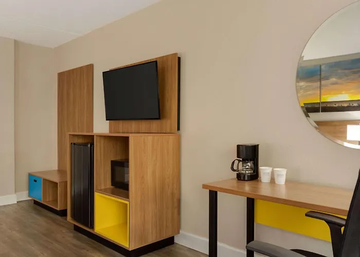 Days Inn By Wyndham Myrtle Beach-Beach Front